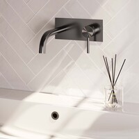 Brauer Brauer Gunmetal Carving Inbouw Wastafelmengkraan met Gebogen Uitloop & Afdekplaat - Model A1 - Geribbeld Hendel Rechts - PVD - PVD - Geborsteld Gunmetal