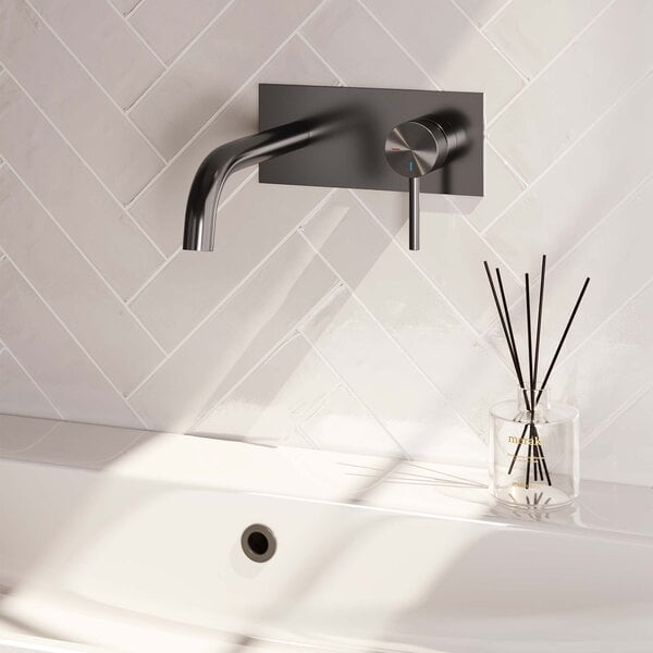 Brauer Brauer Gunmetal Carving Inbouw Wastafelmengkraan met Gebogen Uitloop & Afdekplaat - Model A1 - Geribbeld Hendel Rechts - PVD - PVD - Geborsteld Gunmetal