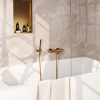 Brauer Brauer Gold Carving Thermostatische Opbouw Badkraan met Omstel, Wandhouder, Staafhanddouche & Doucheslang - Set 3 - Geribbeld Draaiknoppen - PVD - Geborsteld Goud