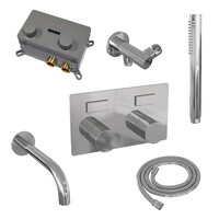 Brauer Brauer Chrome Carving Thermostatische Inbouw Badkraan met Omstel, Uitloop, Drukknoppen, Wandhouder met Wateruitlaat, Staafhanddouche & Doucheslang - Set 3 - Geribbeld Draaiknoppen - Chroom