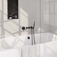 Brauer Brauer Black Carving Thermostatische Inbouw Badkraan met Omstel, Badvulcombinatie, Stopkranen, Wandhouder met Wateruitlaat, Staafhanddouche & Doucheslang - Set 1 - Geribbeld Draaiknoppen - Mat Zwart