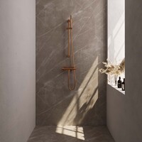 Brauer Brauer Copper Carving Doucheset: Thermostatische Opbouwkraan met Glijstang, Staafhanddouche & Doucheslang - Set 1 - Geribbeld Draaiknoppen - PVD - Geborsteld Koper