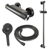 Brauer Brauer Gunmetal Carving Doucheset: Thermostatische Opbouwkraan met Glijstang, Staafhanddouche & Doucheslang - Set 2 - Geribbeld Draaiknoppen - PVD - Geborsteld Gunmetal