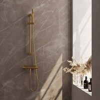 Brauer Brauer Gold Carving Doucheset: Thermostatische Opbouwkraan met Glijstang, Staafhanddouche & Doucheslang - Set 1 - Geribbeld Draaiknoppen - PVD - Geborsteld Goud