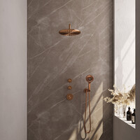Brauer Brauer Copper Carving Regendoucheset: Thermostatische Inbouwkraan met Stopkranen, Gebogen Wandarm, Douchekop 30cm, Wandhouder met Wateruitlaat, 3-Standen Handdouche & Doucheslang - Set 10 - Geribbeld Draaiknoppen - PVD - Geborsteld Koper