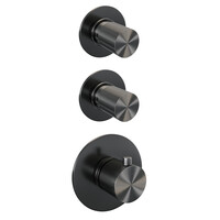 Brauer Brauer Gunmetal Carving Regendoucheset: Thermostatische Inbouwkraan met Stopkranen, Gebogen Wandarm, Douchekop 30cm, Wandhouder met Wateruitlaat, Staafhanddouche & Doucheslang - Set 4 - Geribbeld Draaiknoppen - PVD - Geborsteld Gunmetal