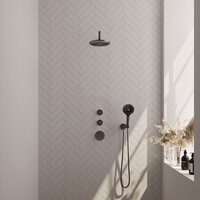 Brauer Brauer Gunmetal Carving Regendoucheset: Thermostatische Inbouwkraan met Stopkranen, Gebogen Wandarm, Douchekop 20cm, Wandhouder met Wateruitlaat, 3-Standen Handdouche & Doucheslang - Set 9 - Geribbeld Draaiknoppen - PVD - Geborsteld Gunmetal
