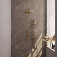Brauer Brauer Gold Carving Regendoucheset: Thermostatische Inbouwkraan met Stopkranen, Rechte Wandarm, Douchekop 20cm, Glijstang met Wateruitlaat, Staafhanddouche & Doucheslang - Set 13 - Geribbeld Draaiknoppen - PVD - Geborsteld Goud