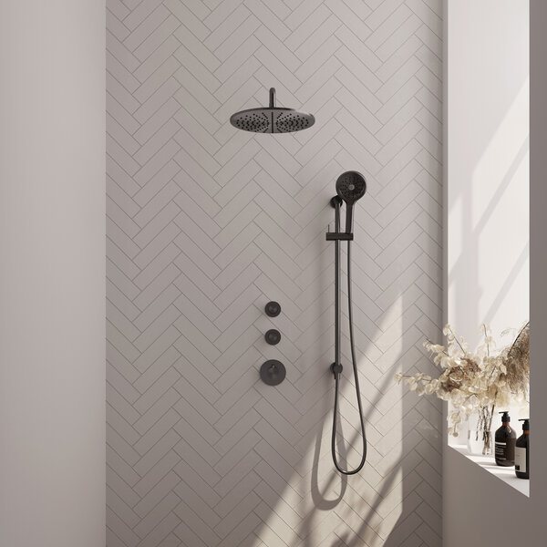 Brauer Brauer Gunmetal Carving Regendoucheset: Thermostatische Inbouwkraan met Stopkranen, Gebogen Wandarm, Douchekop 30cm, Glijstang met Wateruitlaat, 3-Standen Handdouche & Doucheslang - Set 22 - Geribbeld Draaiknoppen - PVD - Geborsteld Gunmetal