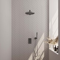 Brauer Brauer Gunmetal Carving Regendoucheset: Thermostatische Inbouwkraan met 3-Weg Omstel, Rechte Wandarm, Douchekop 30cm, Wandhouder met Wateruitlaat, Staafhanddouche & Doucheslang - Set 26 - Geribbeld Draaiknoppen - PVD - Geborsteld Gunmetal