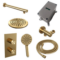 Brauer Brauer Gold Carving Regendoucheset: Thermostatische Inbouwkraan met 3-Weg Omstel, Rechte Wandarm, Douchekop 20cm, Wandhouder met Wateruitlaat, 3-Standen Handdouche & Doucheslang - Set 31 - Geribbeld Draaiknoppen - PVD - Geborsteld Goud