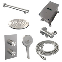 Brauer Brauer Brushed Carving Regendoucheset: Thermostatische Inbouwkraan met 3-Weg Omstel, Rechte Wandarm, Douchekop 20cm, Wandhouder met Wateruitlaat, 3-Standen Handdouche & Doucheslang - Set 31 - Geribbeld Draaiknoppen - PVD - Geborsteld RVS