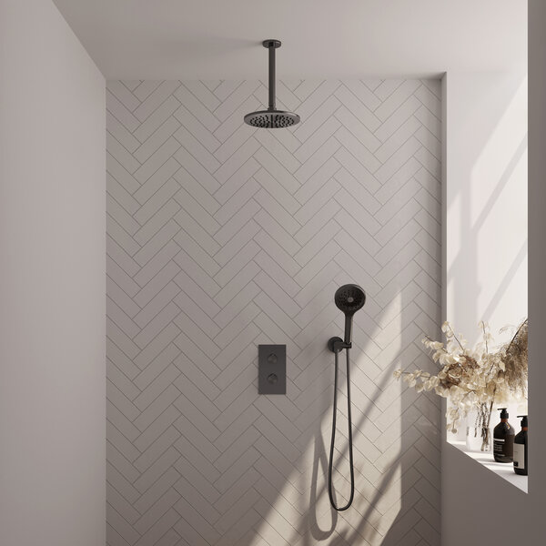 Brauer Brauer Gunmetal Carving Regendoucheset: Thermostatische Inbouwkraan met 3-Weg Omstel, Plafondarm, Douchekop 20cm, Wandhouder met Wateruitlaat, 3-Standen Handdouche & Doucheslang - Set 35 - Geribbeld Draaiknoppen - PVD - Geborsteld Gunmetal
