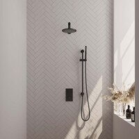 Brauer Brauer Black Carving Regendoucheset: Thermostatische Inbouwkraan met 3-Weg Omstel, Rechte Wandarm, Douchekop 20cm, Glijstang met Wateruitlaat, Staafhanddouche & Doucheslang - Set 37 - Geribbeld Draaiknoppen - Mat Zwart