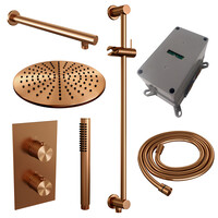 Brauer Brauer Copper Carving Regendoucheset: Thermostatische Inbouwkraan met 3-Weg Omstel, Rechte Wandarm, Douchekop 30cm, Glijstang met Wateruitlaat, Staafhanddouche & Doucheslang - Set 38 - Geribbeld Draaiknoppen - PVD - Geborsteld Koper