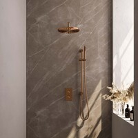 Brauer Brauer Copper Carving Regendoucheset: Thermostatische Inbouwkraan met 3-Weg Omstel, Gebogen Wandarm, Douchekop 30cm, Glijstang met Wateruitlaat, Staafhanddouche & Doucheslang - Set 40 - Geribbeld Draaiknoppen - PVD - Geborsteld Koper