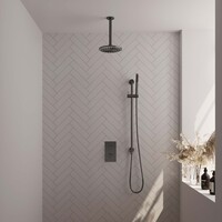 Brauer Brauer Gunmetal Carving Regendoucheset: Thermostatische Inbouwkraan met 3-Weg Omstel, Plafondarm, Douchekop 20cm, Glijstang met Wateruitlaat, Staafhanddouche & Doucheslang - Set 41 - Geribbeld Draaiknoppen - PVD - Geborsteld Gunmetal