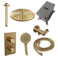 Brauer Brauer Gold Carving Regendoucheset: Thermostatische Inbouwkraan met 3-Weg Omstel, Plafondarm, Douchekop Ø30cm, Wandhouder met Wateruitlaat, 3-Standen Handdouche & Doucheslang - Set 36 - Geribbeld Draaiknoppen - PVD - Geborsteld Goud