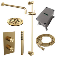 Brauer Brauer Gold Carving Regendoucheset: Thermostatische Inbouwkraan met 3-Weg Omstel, Gebogen Wandarm, Douchekop 20cm, Glijstang met Wateruitlaat, Staafhanddouche & Doucheslang - Set 39 - Geribbeld Draaiknoppen - PVD - Geborsteld Goud