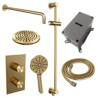 Brauer Brauer Gold Carving Regendoucheset: Thermostatische Inbouwkraan met 3-Weg Omstel, Gebogen Wandarm, Douchekop 20cm, Glijstang met Wateruitlaat, 3-Standen Handdouche & Doucheslang - Set 45 - Geribbeld Draaiknoppen - PVD - Geborsteld Goud