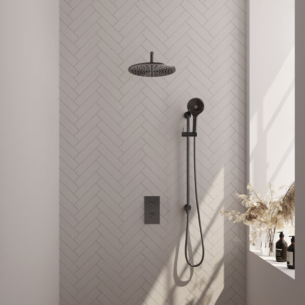 Brauer Brauer Gunmetal Carving Regendoucheset: Thermostatische Inbouwkraan met 3-Weg Omstel, Gebogen Wandarm, Douchekop 30cm, Glijstang met Wateruitlaat, 3-Standen Handdouche & Doucheslang - Set 46 - Geribbeld Draaiknoppen - PVD - Geborsteld Gunmetal