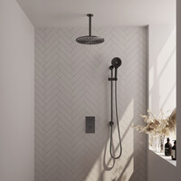 Brauer Brauer Gunmetal Carving Regendoucheset: Thermostatische Inbouwkraan met 3-Weg Omstel, Plafondarm, Douchekop 30cm, Glijstang met Wateruitlaat, 3-Standen Handdouche & Doucheslang - Set 48 - Geribbeld Draaiknoppen - PVD - Geborsteld Gunmetal
