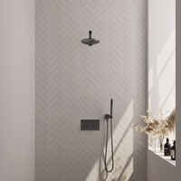 Brauer Brauer Gunmetal Carving Regendoucheset: Thermostatische Inbouwkraan met Drukknoppen, Rechte Wandarm, Douchekop 20cm, Wandhouder met Wateruitlaat, Staafhanddouche & Doucheslang - Set 49 - Geribbeld Draaiknoppen - PVD - Geborsteld Gunmetal