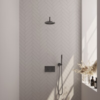 Brauer Brauer Gunmetal Carving Regendoucheset: Thermostatische Inbouwkraan met Drukknoppen, Gebogen Wandarm, Douchekop 20cm, Wandhouder met Wateruitlaat, Staafhanddouche & Doucheslang - Set 51 - Geribbeld Draaiknoppen - PVD - Geborsteld Gunmetal
