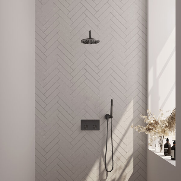 Brauer Brauer Gunmetal Carving Regendoucheset: Thermostatische Inbouwkraan met Drukknoppen, Gebogen Wandarm, Douchekop 20cm, Wandhouder met Wateruitlaat, Staafhanddouche & Doucheslang - Set 51 - Geribbeld Draaiknoppen - PVD - Geborsteld Gunmetal