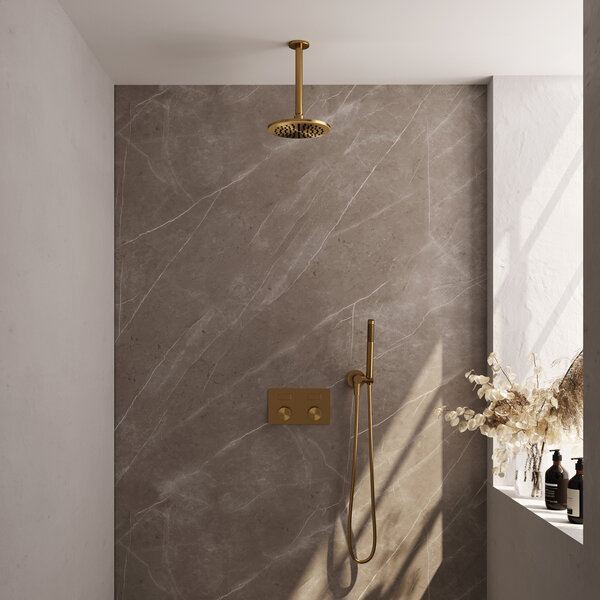 Brauer Brauer Gold Carving Regendoucheset: Thermostatische Inbouwkraan met Drukknoppen, Plafondarm, Douchekop 20cm, Wandhouder met Wateruitlaat, Staafhanddouche & Doucheslang - Set 53 - Geribbeld Draaiknoppen - PVD - Geborsteld Goud