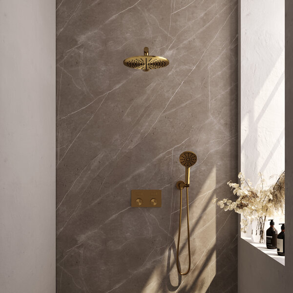 Brauer Brauer Gold Carving Regendoucheset: Thermostatische Inbouwkraan met Drukknoppen, Rechte Wandarm, Douchekop 30cm, Wandhouder met Wateruitlaat, 3-Standen Handdouche & Doucheslang - Set 56 - Geribbeld Draaiknoppen - PVD - Geborsteld Goud