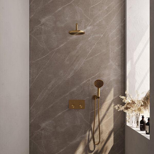 Brauer Brauer Gold Carving Regendoucheset: Thermostatische Inbouwkraan met Drukknoppen, Gebogen Wandarm, Douchekop 20cm, Wandhouder met Wateruitlaat, 3-Standen Handdouche & Doucheslang - Set 57 - Geribbeld Draaiknoppen - PVD - Geborsteld Goud