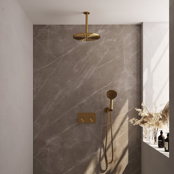 Brauer Brauer Gold Carving Regendoucheset: Thermostatische Inbouwkraan met Drukknoppen, Plafondarm, Douchekop 30cm, Wandhouder met Wateruitlaat, 3-Standen Handdouche & Doucheslang - Set 60 - Geribbeld Draaiknoppen - PVD - Geborsteld Goud