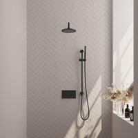 Brauer Brauer Black Carving Regendoucheset: Thermostatische Inbouwkraan met Drukknoppen, Gebogen Wandarm, Douchekop 20cm, Glijstang met Wateruitlaat, Staafhanddouche & Doucheslang - Set 63 - Geribbeld Draaiknoppen - Mat Zwart