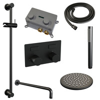 Brauer Brauer Black Carving Regendoucheset: Thermostatische Inbouwkraan met Drukknoppen, Gebogen Wandarm, Douchekop 20cm, Glijstang met Wateruitlaat, Staafhanddouche & Doucheslang - Set 63 - Geribbeld Draaiknoppen - Mat Zwart
