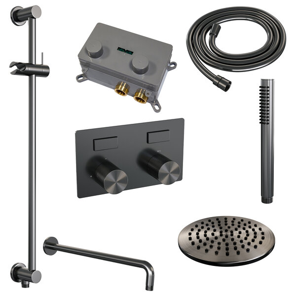 Brauer Brauer Gunmetal Carving Regendoucheset: Thermostatische Inbouwkraan met Drukknoppen, Gebogen Wandarm, Douchekop Ø20cm, Glijstang met Wateruitlaat, Staafhanddouche & Doucheslang - Set 63 - Geribbeld Draaiknoppen - PVD - Geborsteld Gunmetal