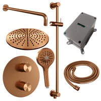 Brauer Brauer Copper Carving Regendoucheset: Thermostatische Inbouwkraan met 3-Weg Omstel, Gebogen Wandarm, Douchekop Ø30cm, Geintegreerde Glijstang, 3-Standen Handdouche & Doucheslang - Set 94 - Draaiknoppen - Geborsteld Koper