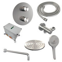 Brauer Brauer Brushed Carving Regendoucheset: Thermostatische Inbouwkraan met 3-Weg Omstel, Gebogen Wandarm, Douchekop Ø20cm, Wandaansluitbocht, 3-Standen Handdouche & Doucheslang - Set 81 - Draaiknoppen - Geborsteld RVS