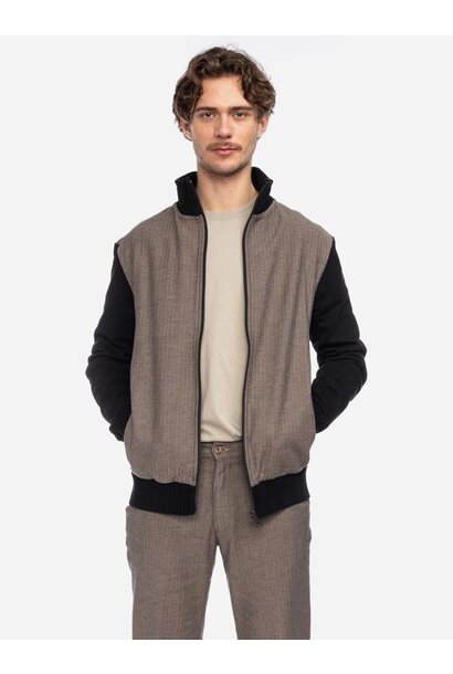 Jacke Toni