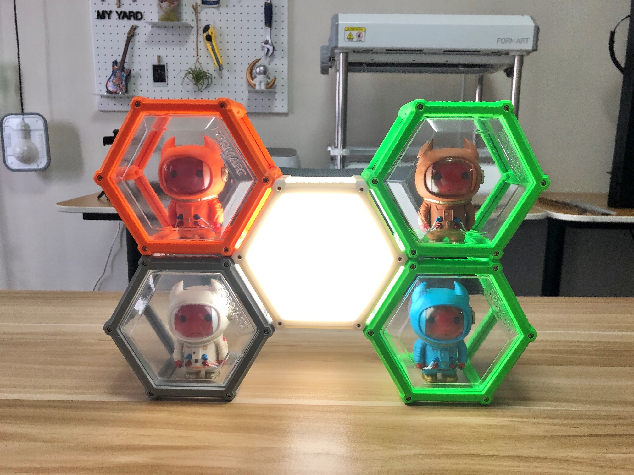 FORMART Demonstration - Magnetic combined honeycomb display frame lamp