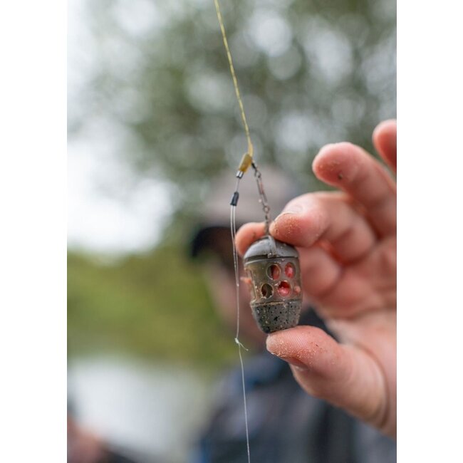 preston icm maggot feeder