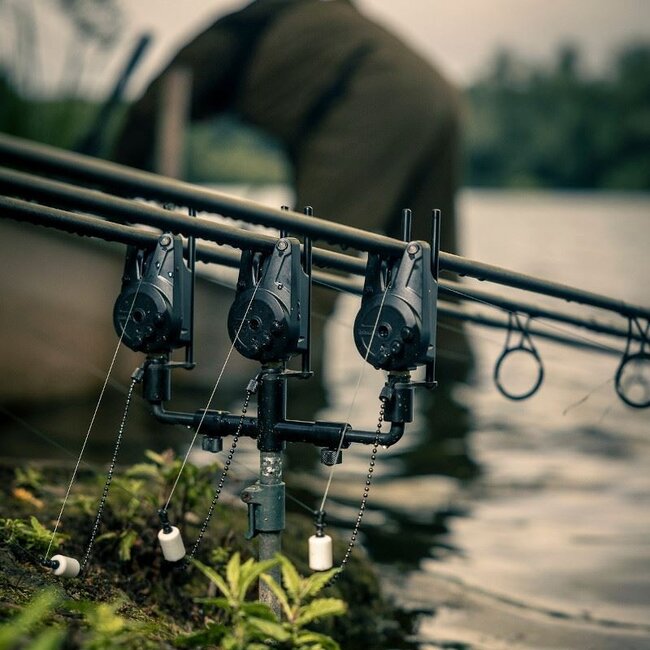 trakker db7-r rod bite alarm set 3+1