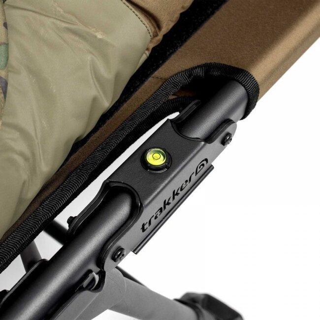 trakker rlx 8 wide camo bed system