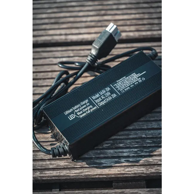 voltacase oplader 12volt 20ah