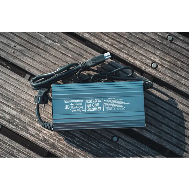 voltacase oplader 12volt 30ah