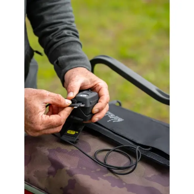 ridgemonkey vault qc3.0 usb-a 21watt solar panel