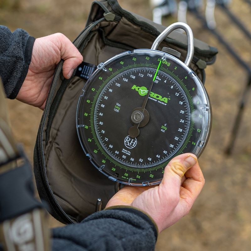 Korda Compac Scales Pouch Dark Camo - Hareco Hengelsport
