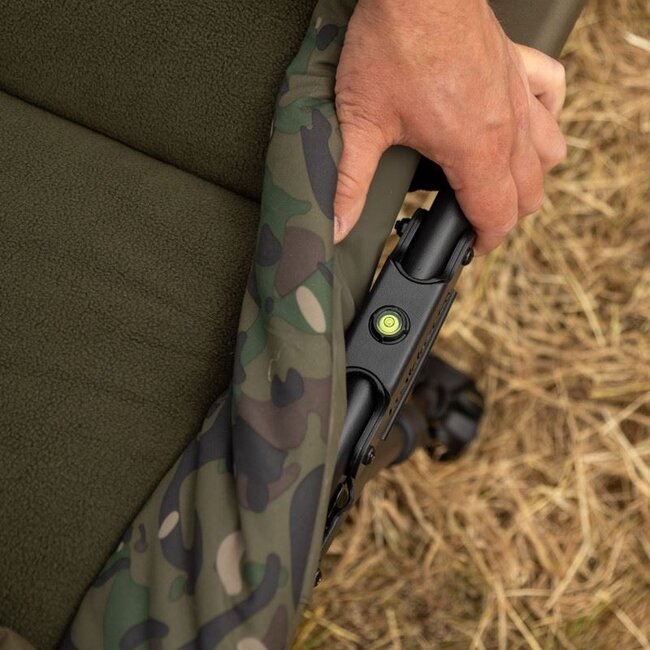 trakker rlx 8 leg bed wide