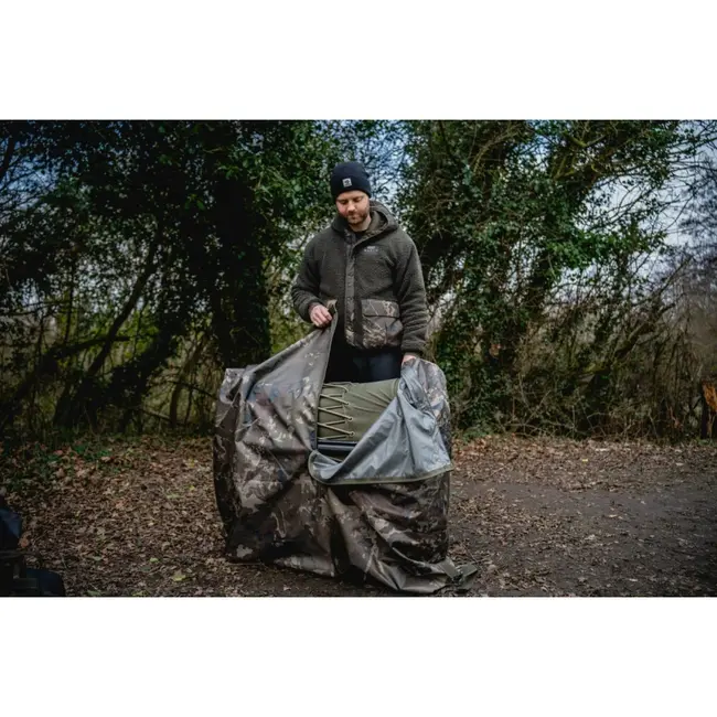 nash subterfuge waterproof bedchair bag