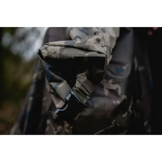 nash subterfuge waterproof bedchair bag